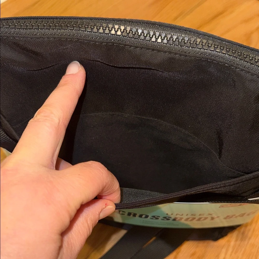 32 Degrees Cool Unisex Black Crossbody Bag Adjustable Strap Water Resistant